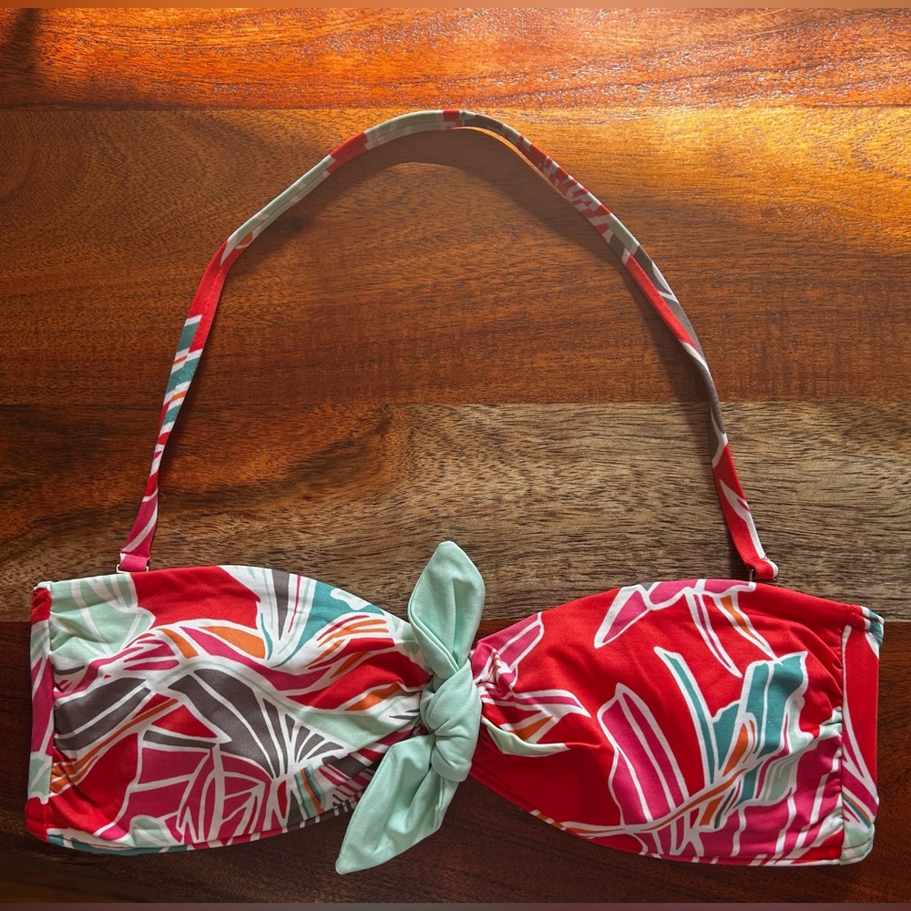 Victoria’s Secret Bikini Top Like New! Tropical Print Size Small